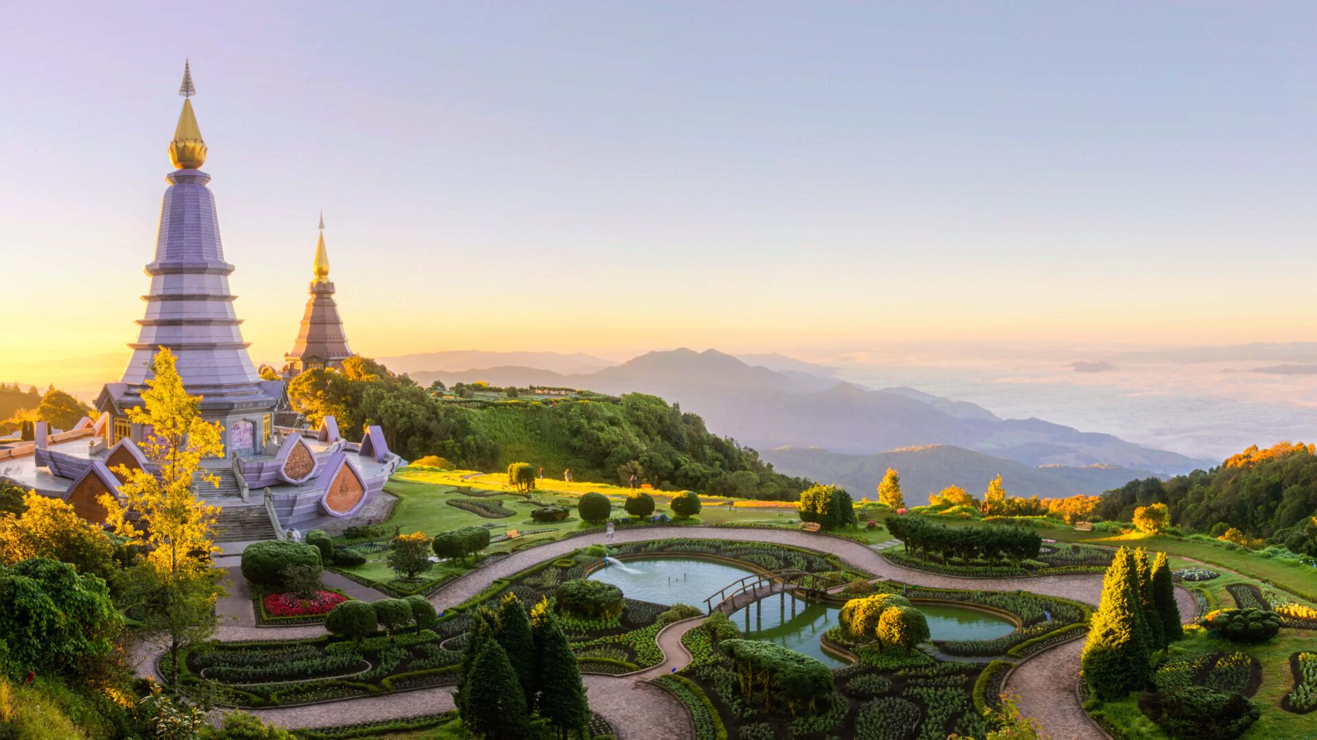 Paysage verdoyant au coucher du soleil de la plaine de Chiang Mai 