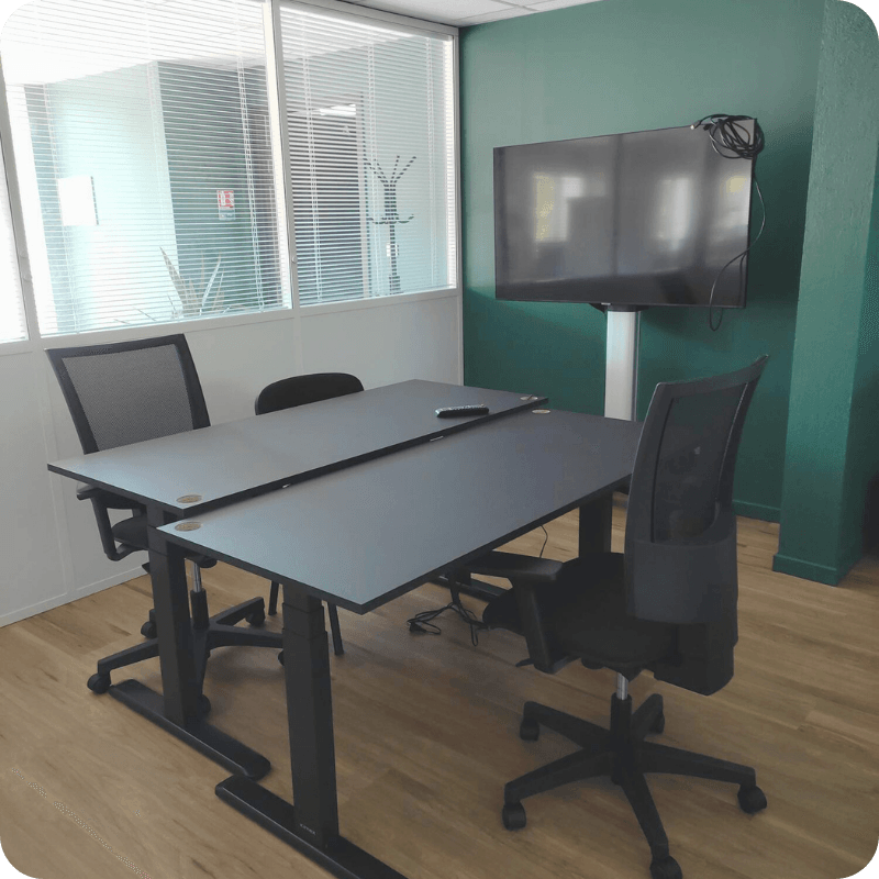 Bureau double avec écran de TV